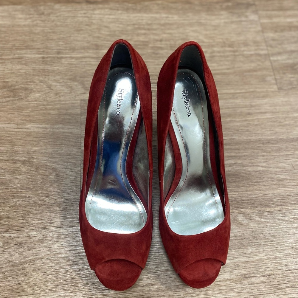 Style & Co. Celine Red Faux Suede Peep Toe Heels Women’s Size 9M Holiday Party